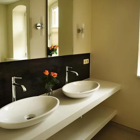 Zum Kaiserlichen Postamt 4*