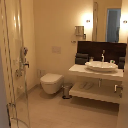 Szálloda Zum Kaiserlichen Postamt 4*