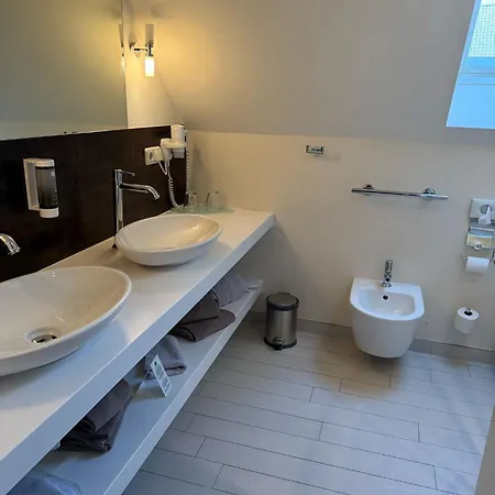 Szálloda Zum Kaiserlichen Postamt 4*